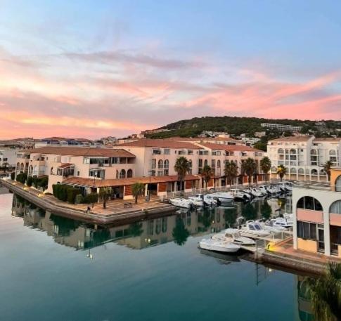 Apartment Climatise 200 M Parking Sete